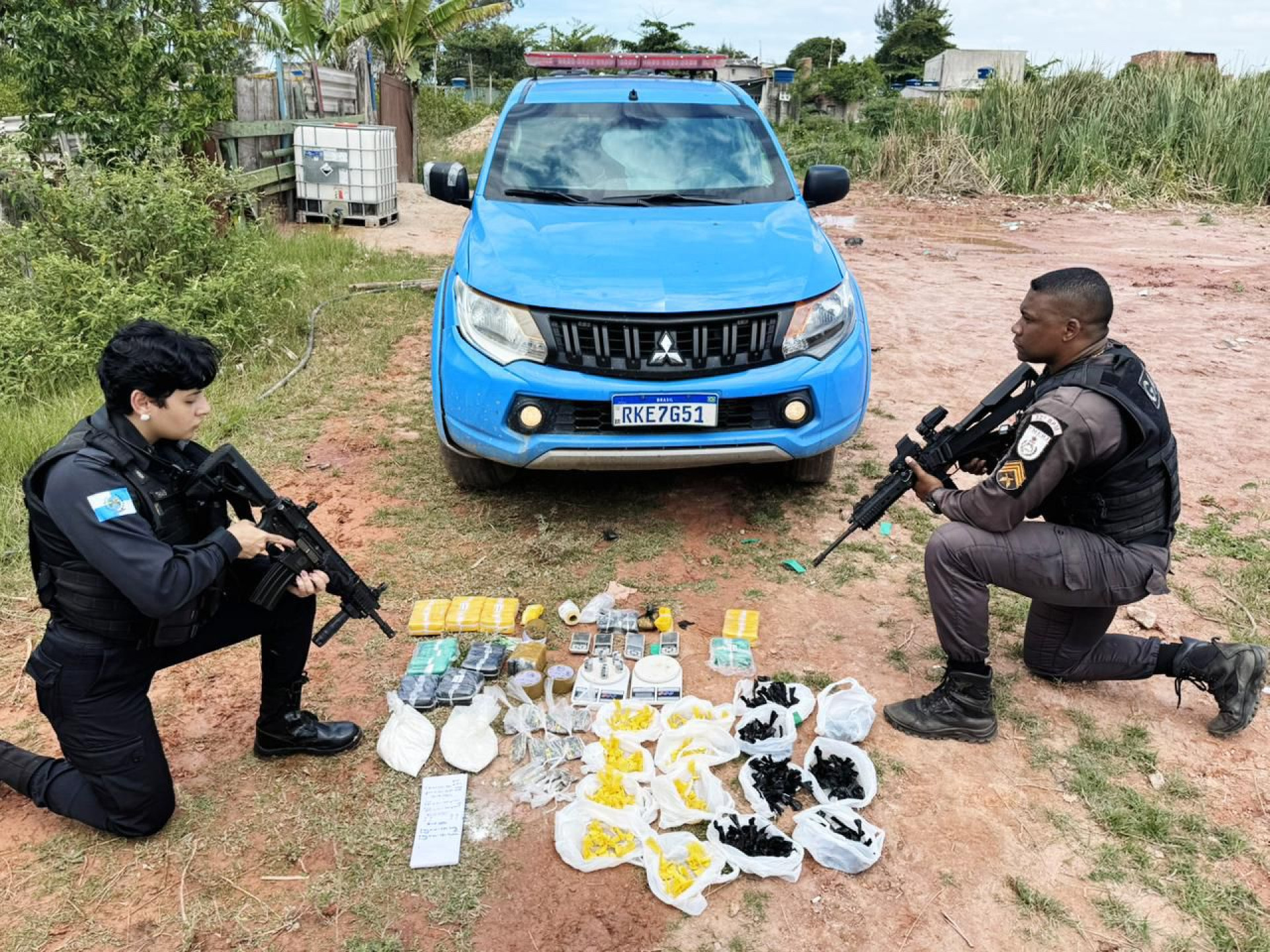 Material apreendido pela Polícia Militar durante operação no bairro Nova Holanda, em Macaé. A ação gerou grande prejuízo ao tráfico de drogas.  - Foto: Divulgação