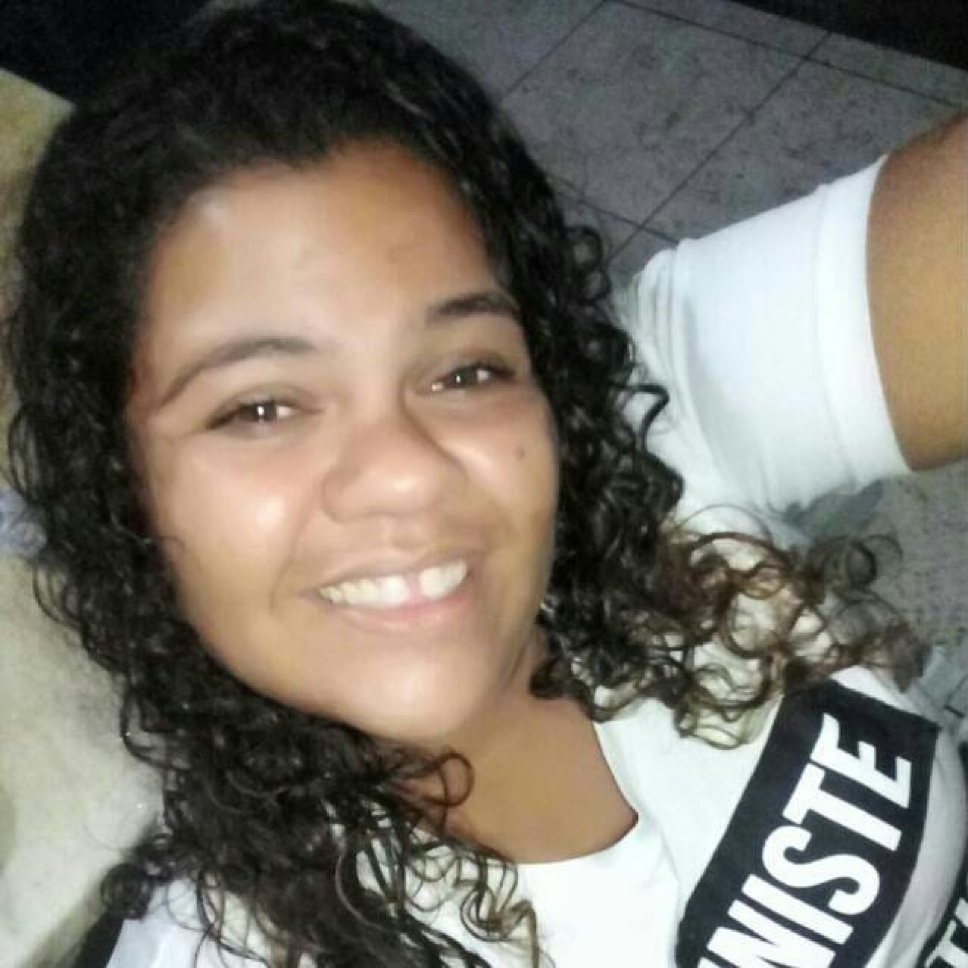 Vizinhos ouviram gritos e viram fumaça saindo da casa da vítima