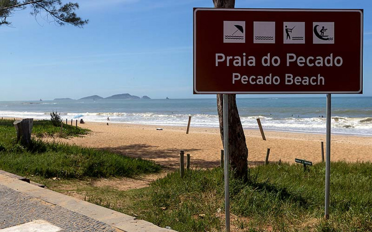 Ministério Público investiga concessões irregulares de quiosques na Praia do Pecado, que estariam funcionando sem licitação há mais de uma década