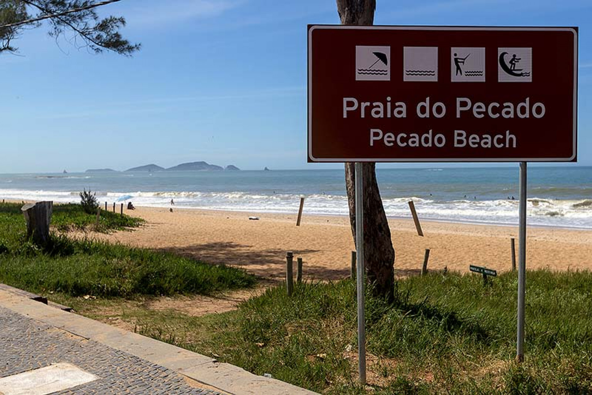 Minist&eacute;rio P&uacute;blico investiga concess&otilde;es irregulares de quiosques na Praia do Pecado, que estariam funcionando sem licita&ccedil;&atilde;o h&aacute; mais de uma d&eacute;cada - Foto: Ilustra&ccedil;&atilde;o