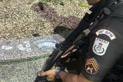 PM prende supeito com duas anotações criminais e apreende drogas no Maringá em Belford Roxo