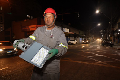 Niterói instala novas luminárias em LED no Centro e na Região Oceânica