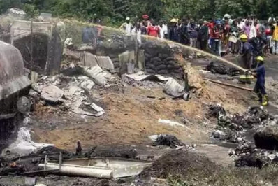 Explosão de caminhão-tanque deixa pelo menos 94 mortos na Nigéria