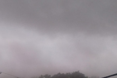 Ventania cobre bairros de Volta Redonda com ‘pó preto’ da CSN