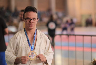 Atleta de Casimiro de Abreu é recebido com festa após conquistas nas Olimpíadas Especiais Latino-Americanas