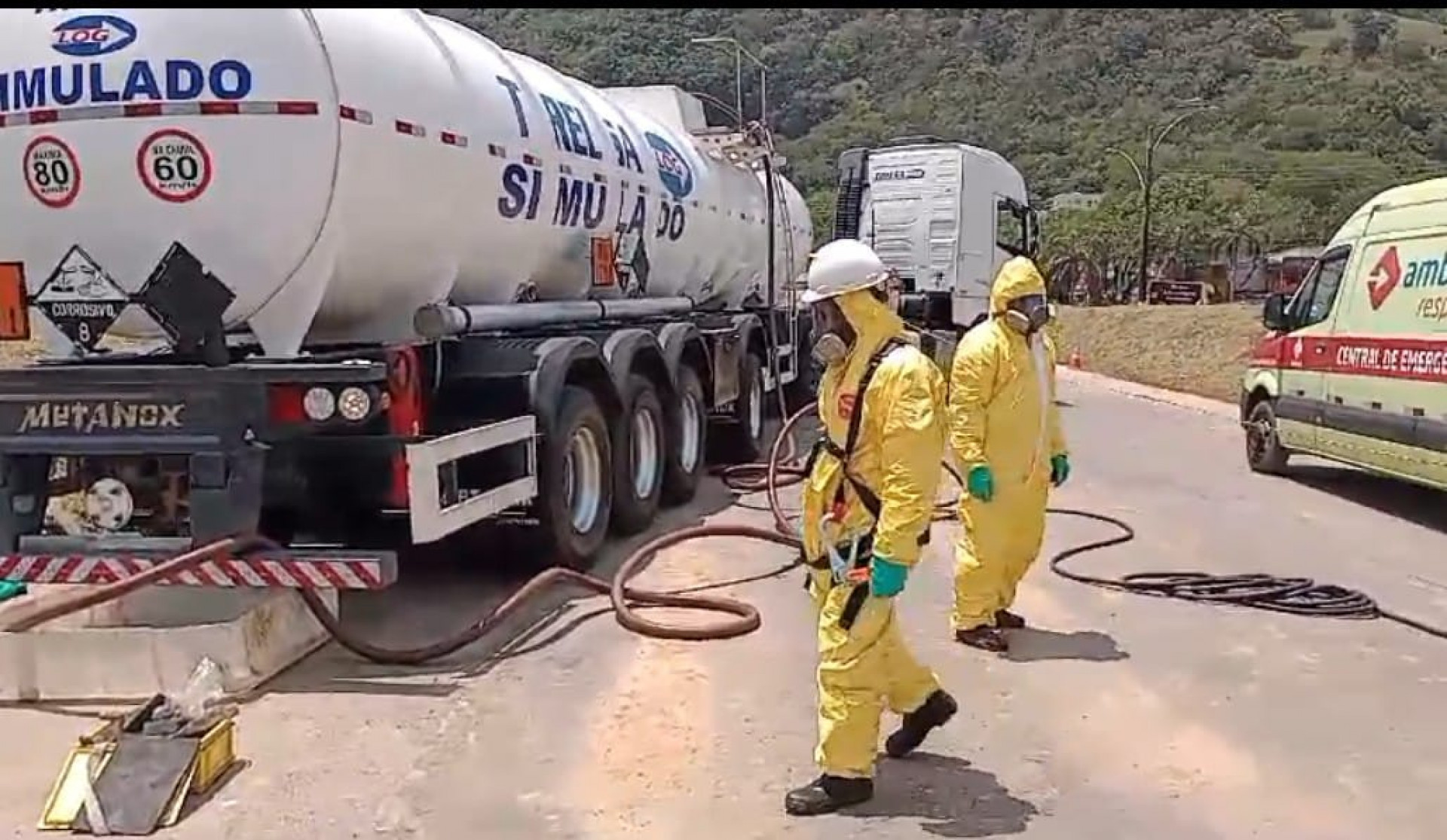 Carreta carregada de hipoclorito de sódio  - Divulgação/CCRRioSP