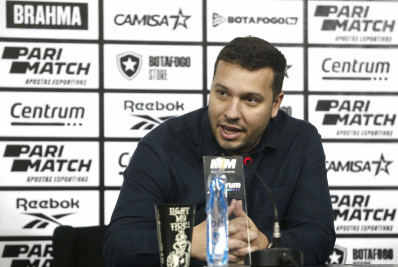 Diretor do Botafogo elogia atacante e conta pontos que facilitaram a negociação