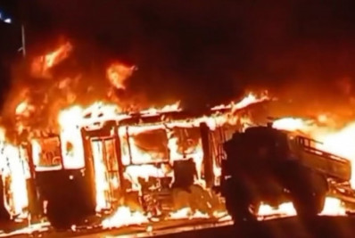 Acidente entre caminhão e ônibus deixa dois mortos e 17 feridos em SP; motorista é preso