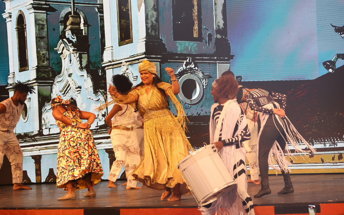 Espetáculo 'Aquele Abraço' passeia pelos gêneros musicais de todo o país - Reginaldo Teixeira