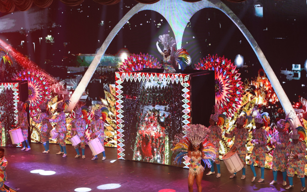 Carnaval do Rio é retratado no espetáculo 'Aquele Abraço' - Reginaldo Teixeira