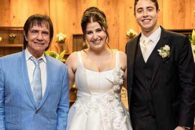 Roberto Carlos prestigia casamento da neta: 'Linda festa' 