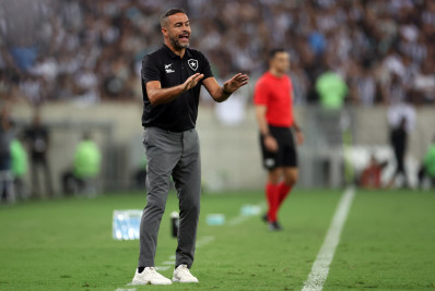 Artur Jorge aponta primeiro tempo 'medíocre' do Botafogo contra o Criciúma