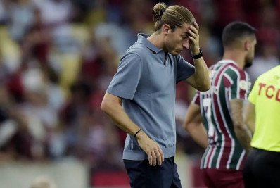 Filipe Luís é cobrado por escalar amigos no Flamengo