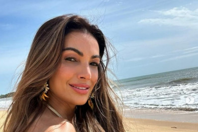 De folga, Patrícia Poeta coloca o bronzeado em dia 