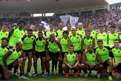 Vasco faz treino aberto com cerca de 10 mil torcedores em São Januário