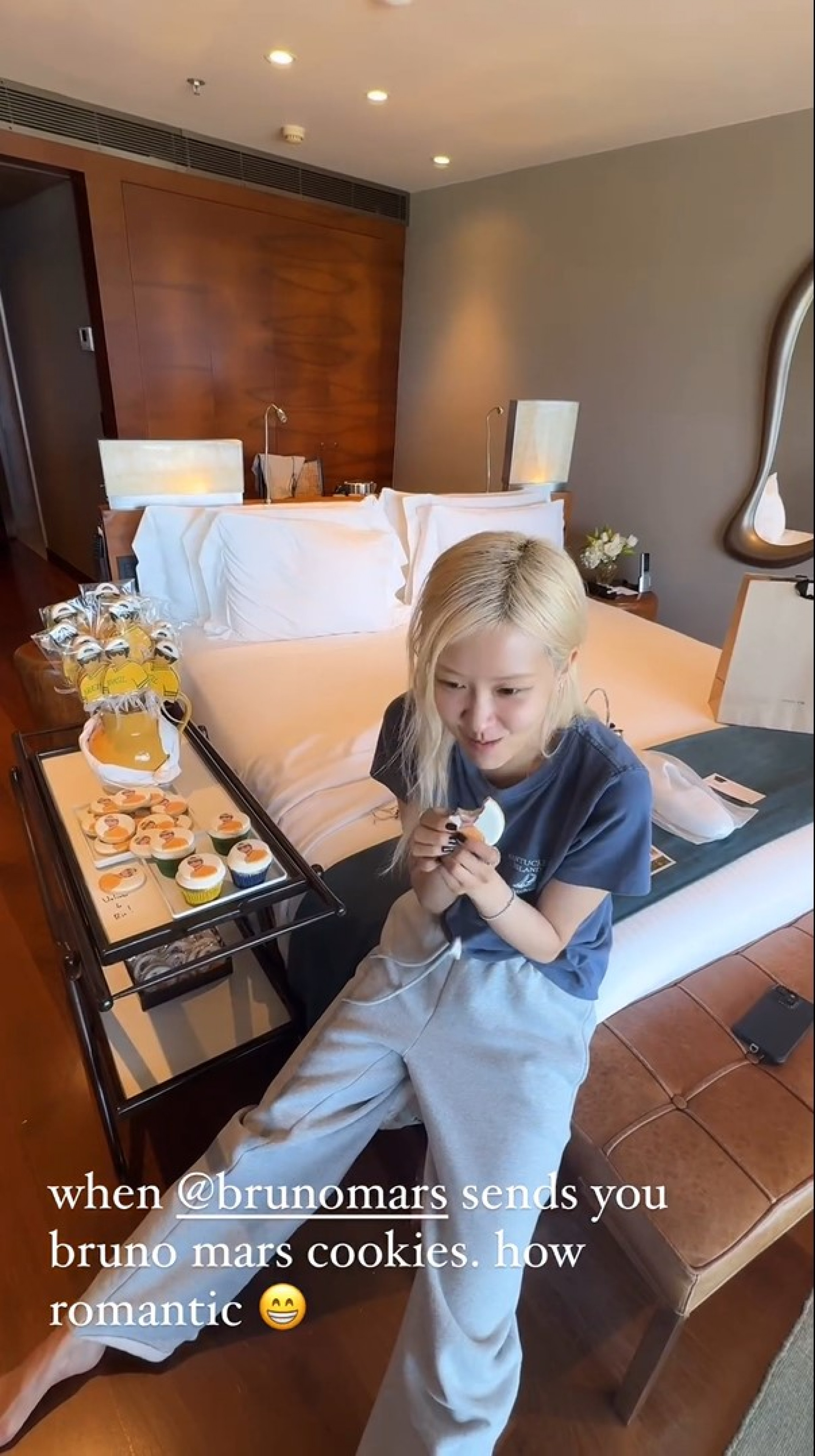 Bruno Mars presenteia Rosé com biscoitos temáticos do Brasil - Reprodução / Instagram