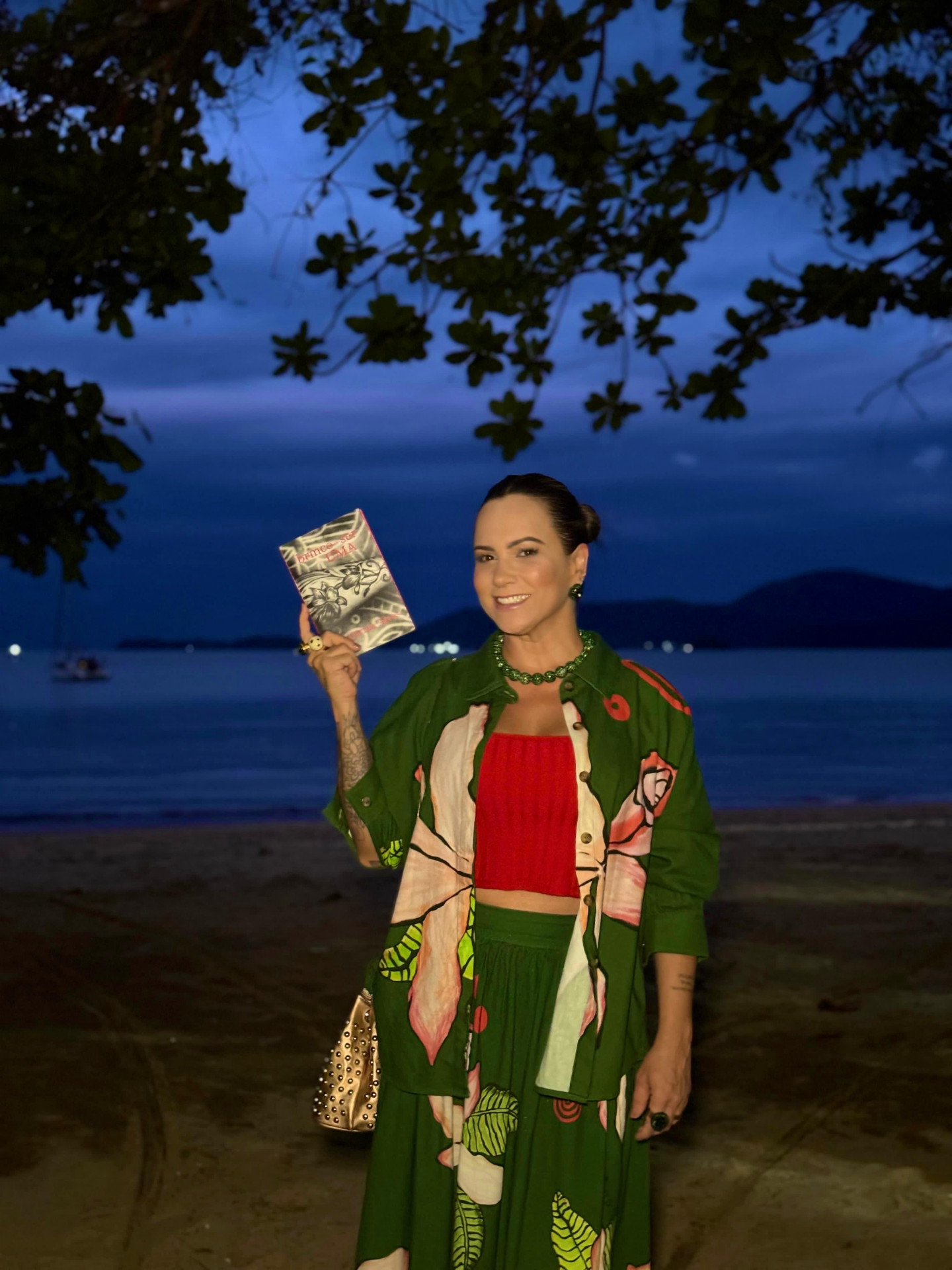 Carina Alves afirma que o processo de escrita foi guiado por uma busca de autenticidade - Kayra França/ Divulgação