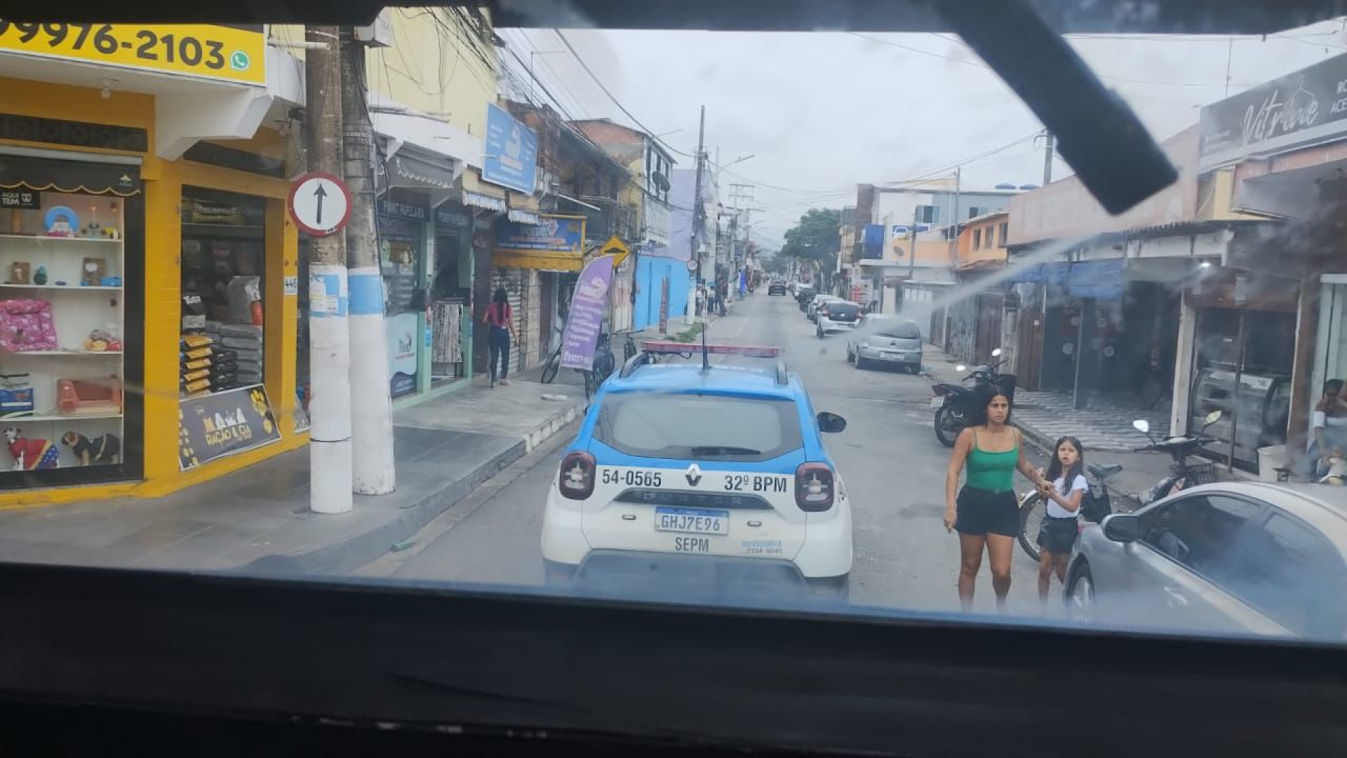 Mulheres foram presas após ameaçarem comerciantes para fechar as portas, seguindo ordens do tráfico - Foto: Divulgação