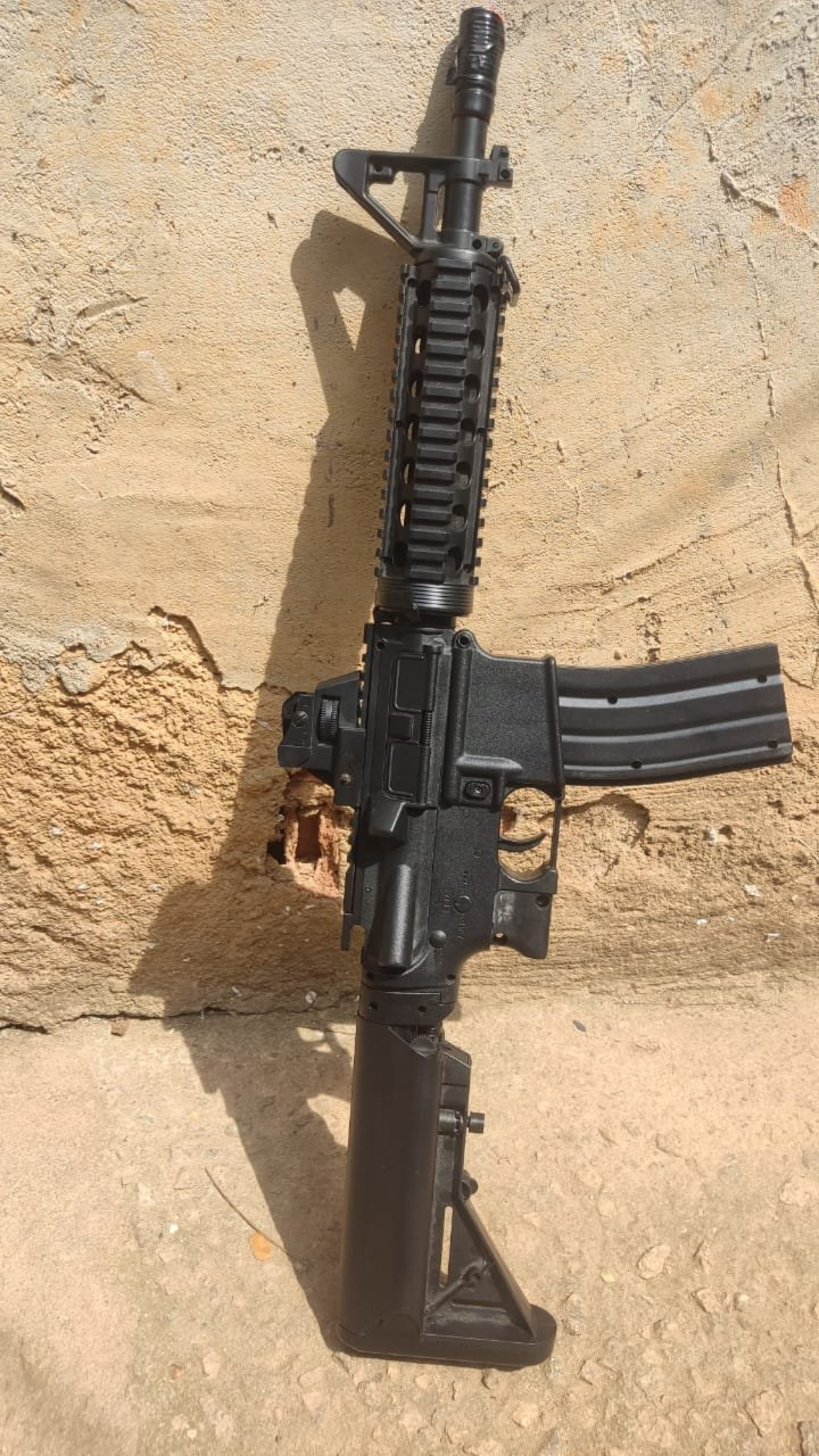 Réplica de fuzil apreendida