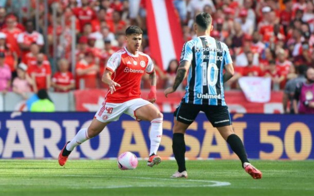 Internacional marca no segundo tempo e derrota o Gr&ecirc;mio