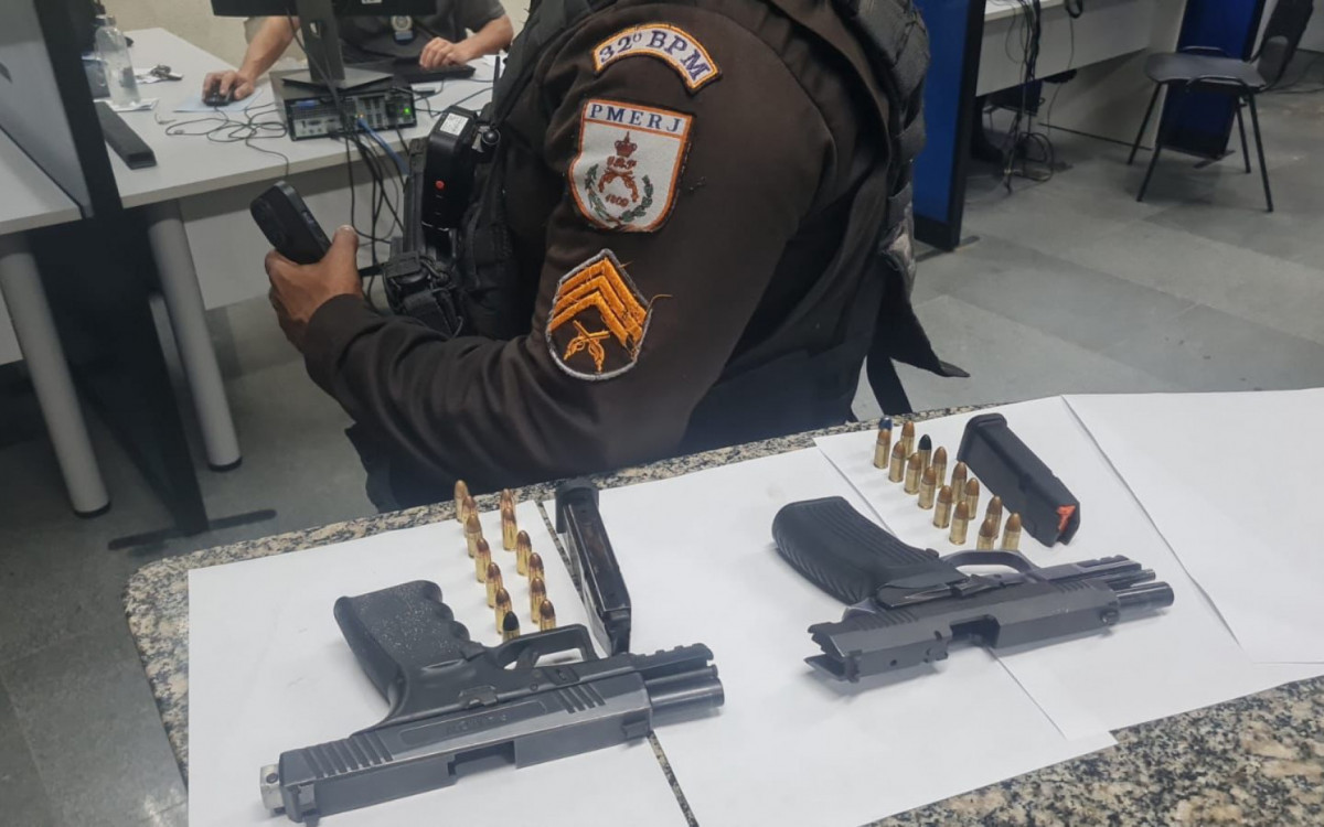 Materiais apreendidos durante a operação do 32º BPM, que frustrou o plano de sequestro em Rio das Ostras