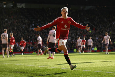 Manchester United vence de virada e encerra jejum no Campeonato Inglês