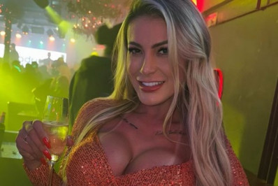 Solteira, Andressa Urach curte balada e aconselha seguidoras: 'Não se venda por pouco'