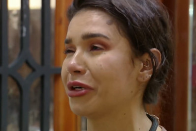 A Fazenda 16: Gizelly vai às lágrimas após desentendimento com Zaac