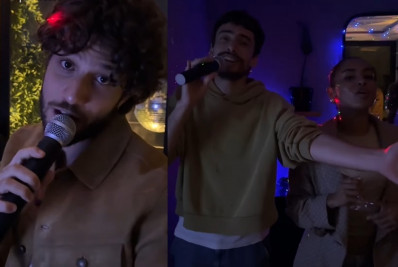 Atores de 'Mania de Você' se divertem em noite de karaokê