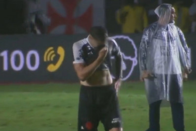 Vegetti chora após eliminação do Vasco na Copa do Brasil