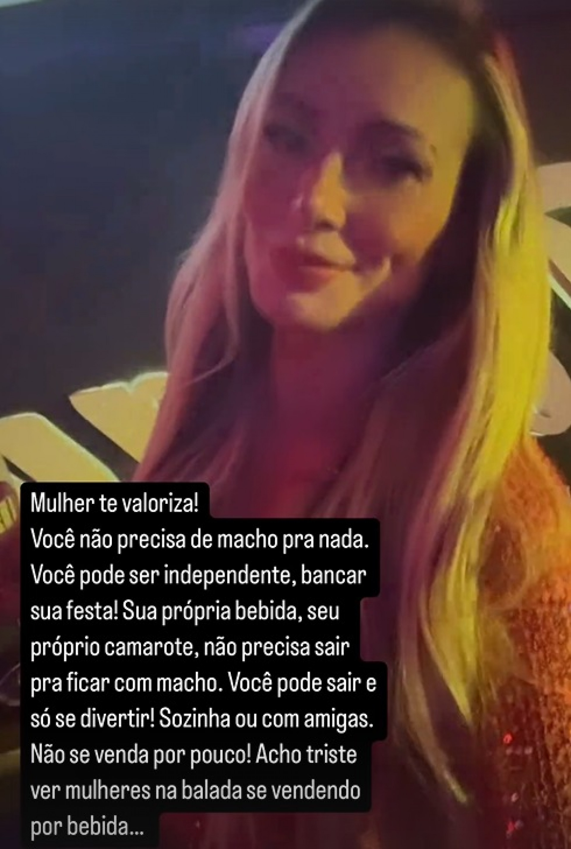 Andressa Urach - Reprodução de vídeo