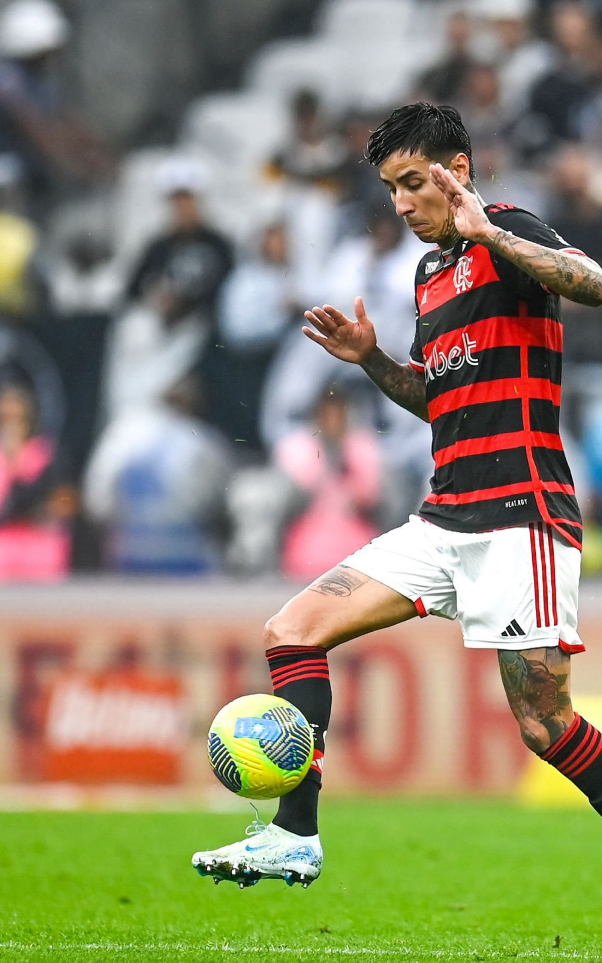 Pulgar teve atua&ccedil;&atilde;o segura pelo Flamengo contra o Corinthians - Marcelo Cortes / CRF