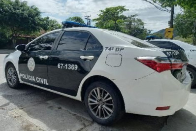 Idoso é preso após tentar beijar mulher à força e esfaquear casal em boate de São Gonçalo
