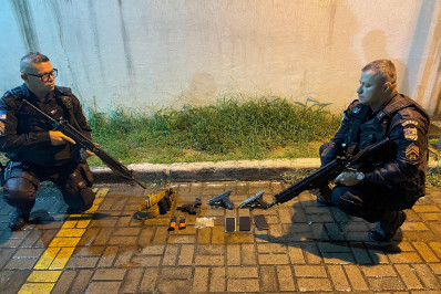 Cinco homens são presos após atirarem contra PMs em Caxias