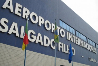 Após enchentes, Aeroporto Salgado Filho reabre nesta segunda no RS