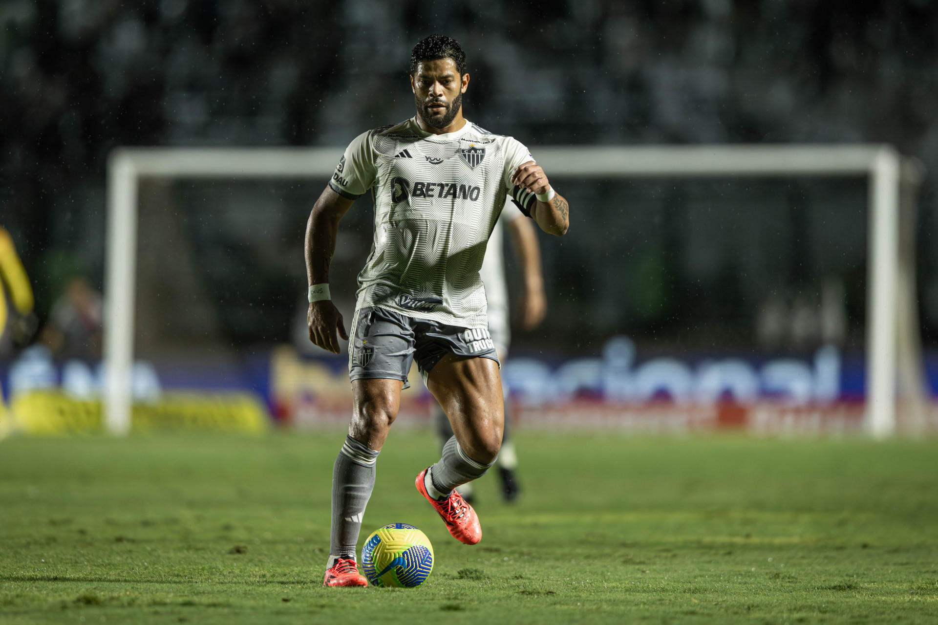 Hulk em ação no duelo com o Vasco, em São Januário - Pedro Souza / Atlético-MG