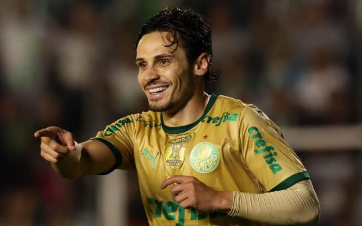 O jogador Raphael Veiga, da SE Palmeiras, comemora seu gol contra a equipe do EC Juventude, durante partida válida pela trigésima rodada, do Campeonato Brasileiro, Série A, no Estádio Alfredo Jaconi. (Foto: Cesar Greco/Palmeiras/by Canon)