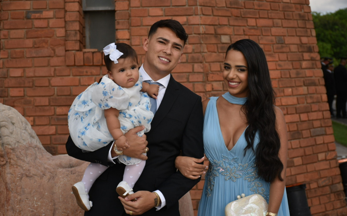  Gabriel Farias e Mirella Santos com a filha Luna 