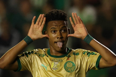 Estêvão quebra recorde de Neymar, que parabeniza o atacante