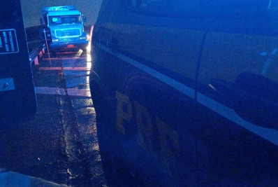 Motorista de carreta é preso por dirigir sob efeito de álcool na Via Dutra