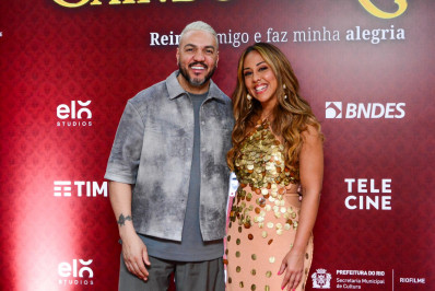 Evelyn Castro recebe famosos na pré-estreia de 'Caindo na Real'