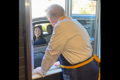 No McDonalds, brasileira pede a Donald Trump que 'não deixe os EUA se tornarem o Brasil'; veja vídeo