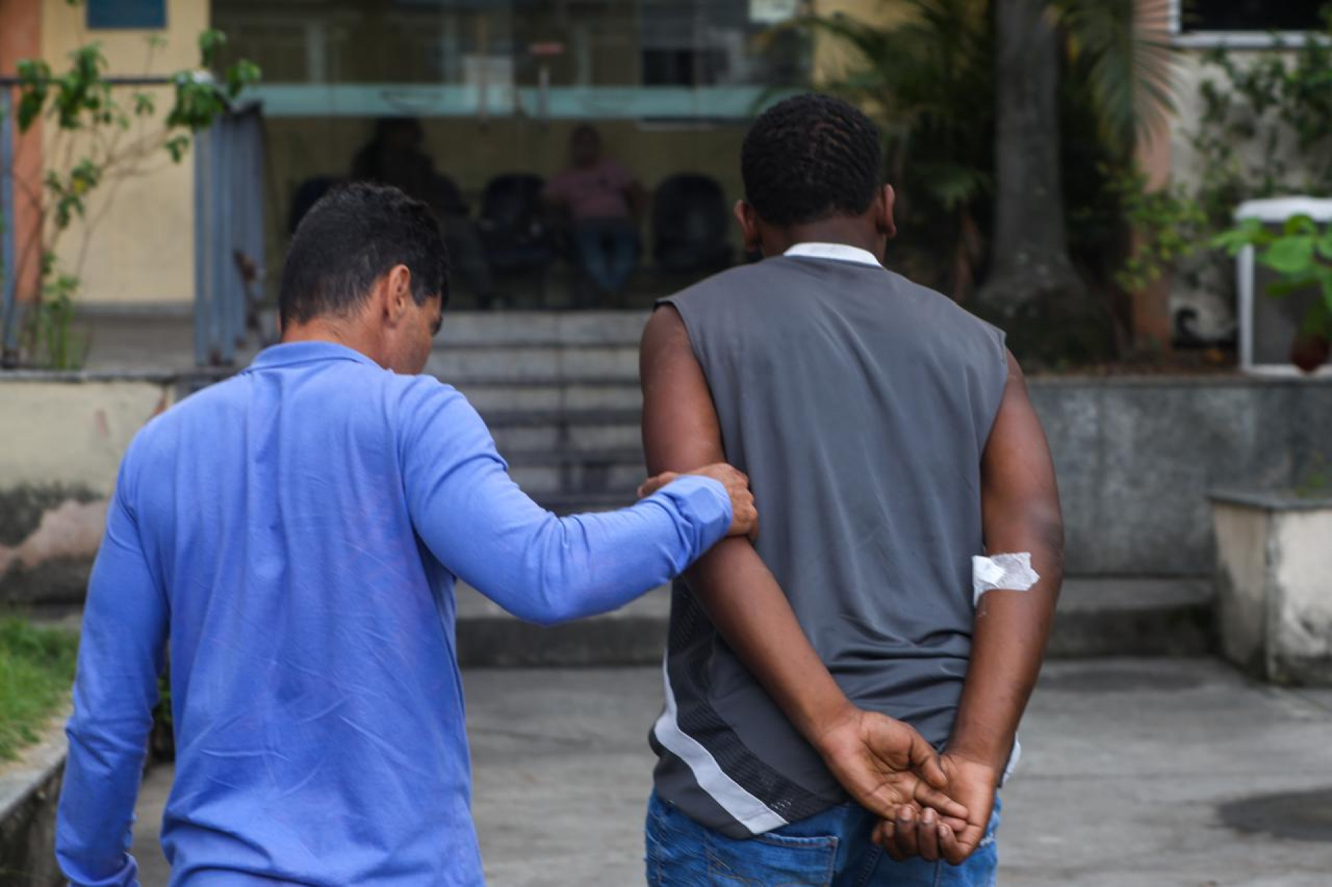 Polícia apreende adolescente que fez disparos contra carro da vereadora Tainá de Paula - Renan Areias/Agência O Dia