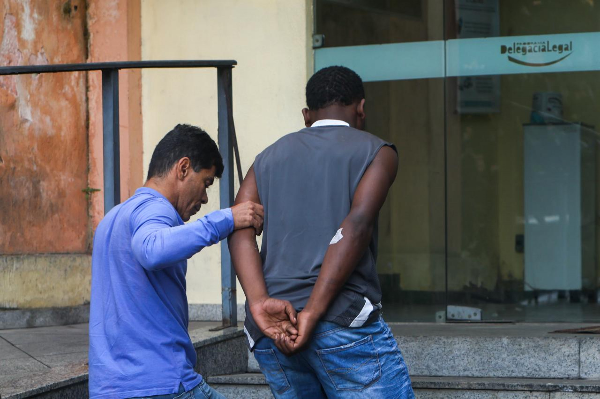 Polícia apreende adolescente que fez disparos contra carro da vereadora Tainá de Paula - Renan Areias/Agência O Dia