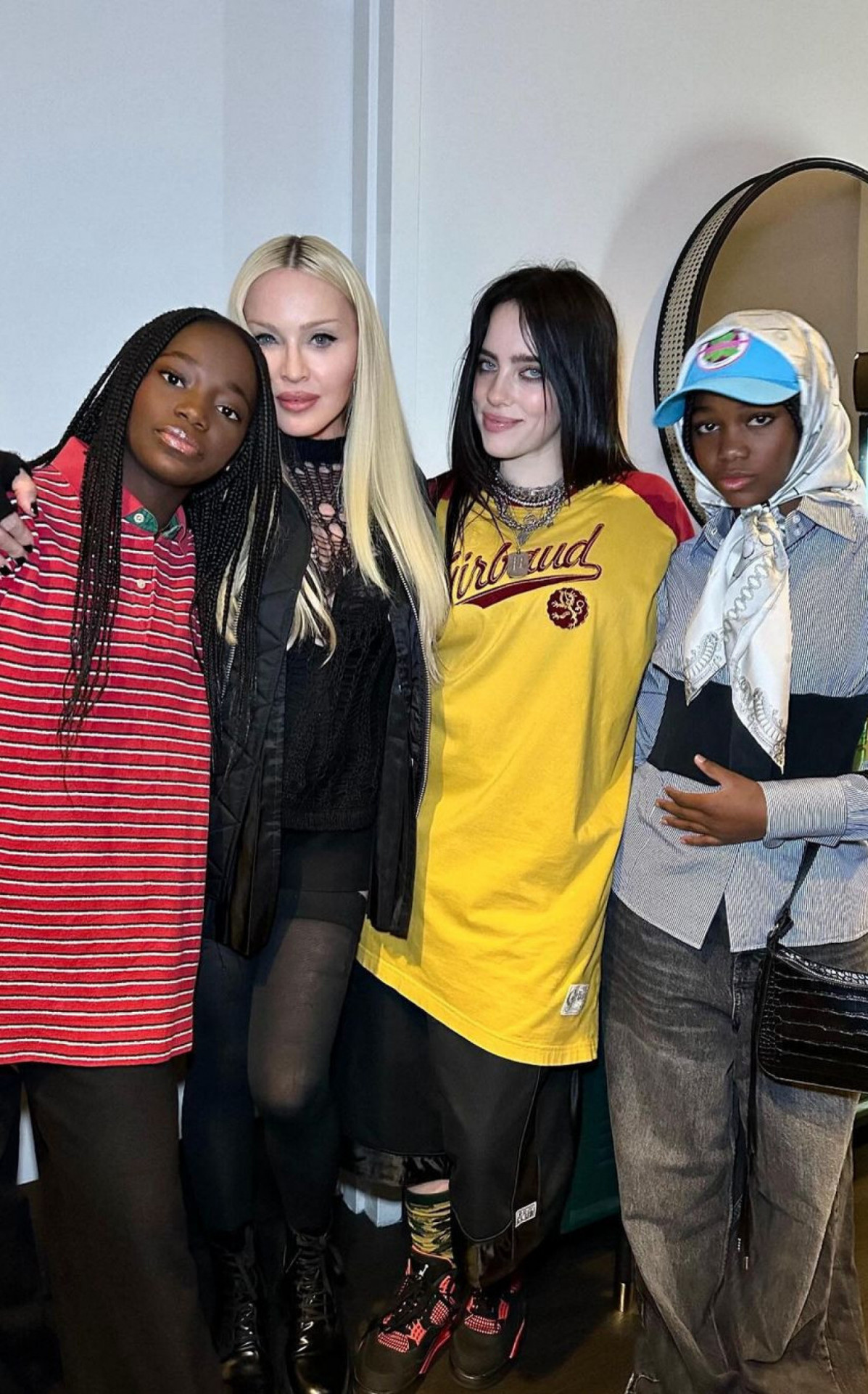 Madonna e as filhas g&ecirc;meas Stelle e Estere Ciccone tietam Billie Eilish - Reprodu&ccedil;&atilde;o/Instagram