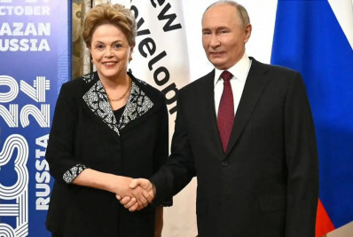 Com Putin, Dilma defende expansão do Brics e uso de moedas locais