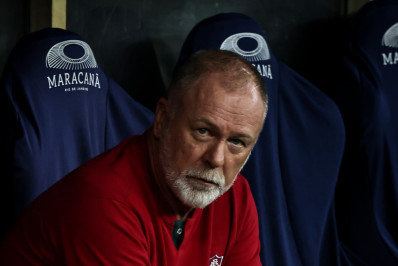 Mano ressalta profissionalismo de Cano e não pensa em número mágico contra rebaixamento