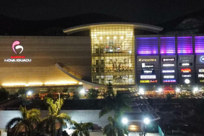 Shopping Nova Iguaçu ilumina fachada em apoio ao Outubro Rosa 