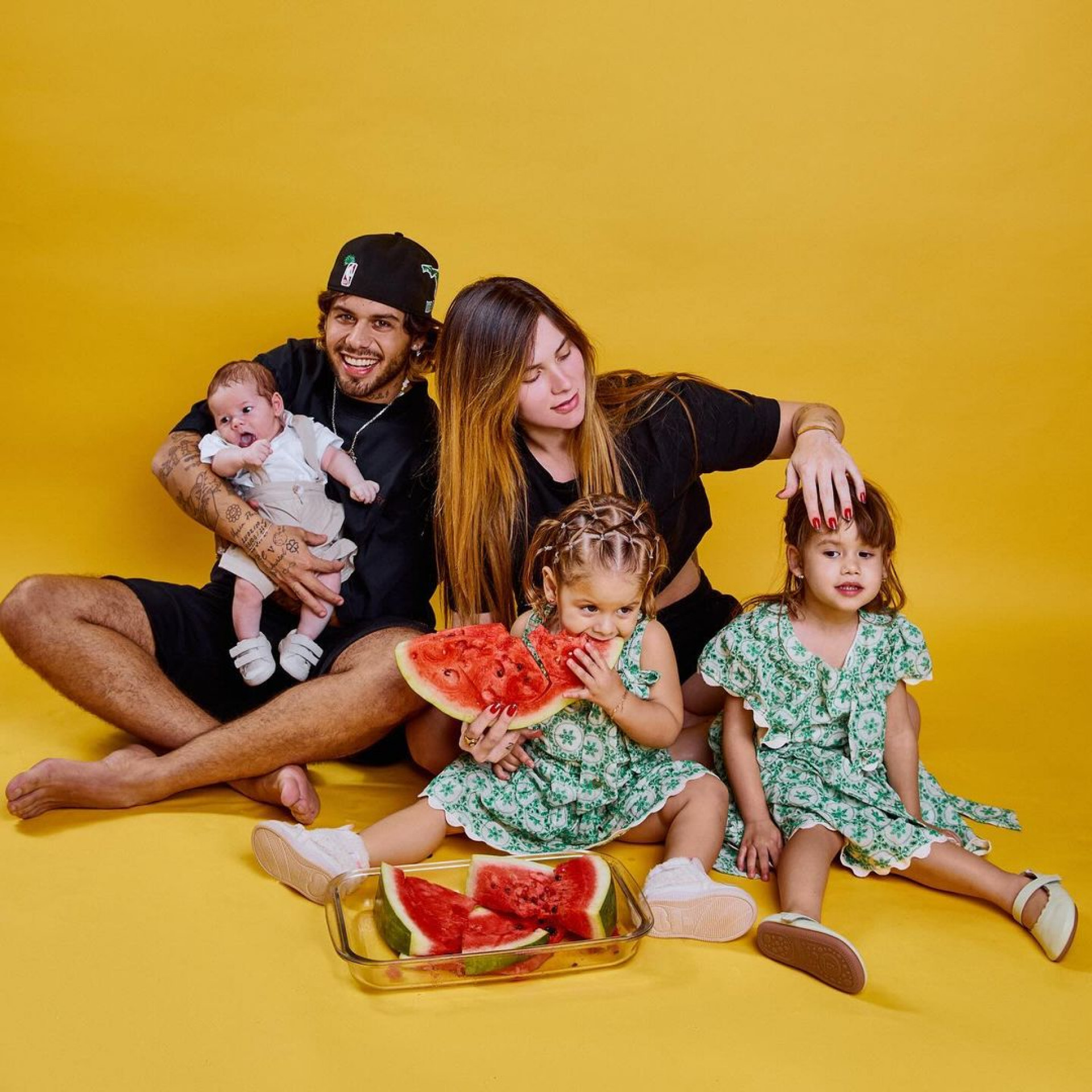Zé Felipe e Virginia posam com os filhos Maria Flor, Maria Alice e José Leonardo - Reprodução/Instagram