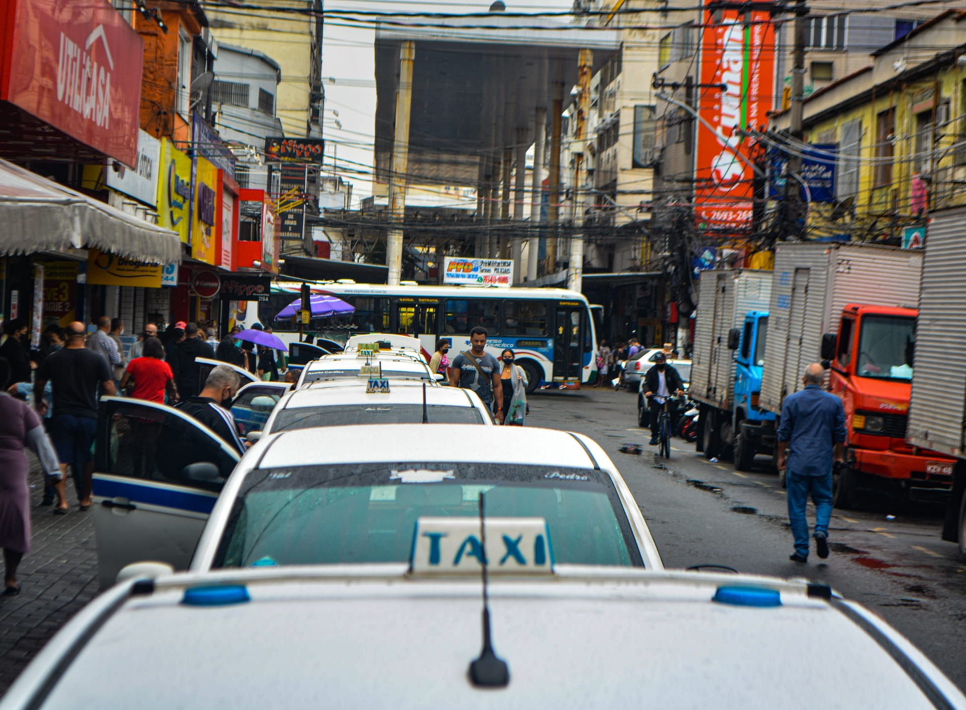 Al&eacute;m de ceder o espa&ccedil;o e a infraestrutura que ajudam na localiza&ccedil;&atilde;o da inscri&ccedil;&atilde;o de permission&aacute;rios e auxiliares de taxistas, a Secretaria Municipal de Transportes vai fiscalizar os t&aacute;xis - Divulga&ccedil;&atilde;o / PMN